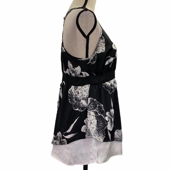 CHARLOTTE Russe Layered Floral Sleeveless Blouse - Picture 5 of 10